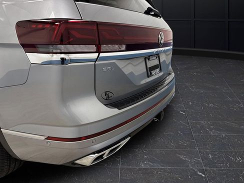 Certified 2024 Volkswagen Atlas SEL Premium R-Line image 37