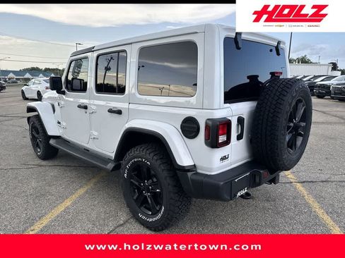 Used 2021 Jeep Wrangler Unlimited Sahara AWD/4WD image 5
