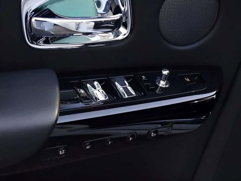 Used 2021 Rolls-Royce Phantom Sedan image 5