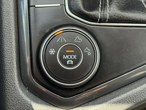 Used 2023 Volkswagen Tiguan SE image 25