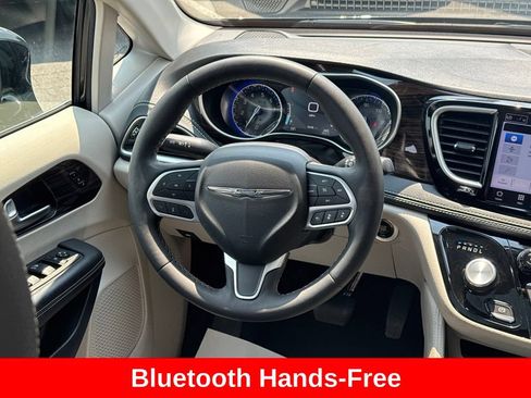 Used 2023 Chrysler Pacifica Limited FWD image 19