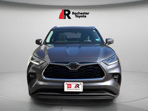 Used 2021 Toyota Highlander Limited AWD/4WD image 2