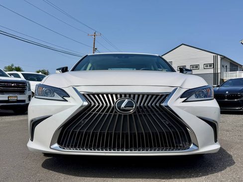 Used 2021 Lexus ES 250 w/ Premium Package AWD/4WD image 2