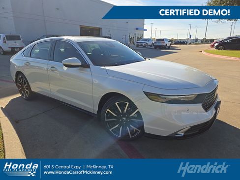 Used 2025 Honda Accord Touring image 1