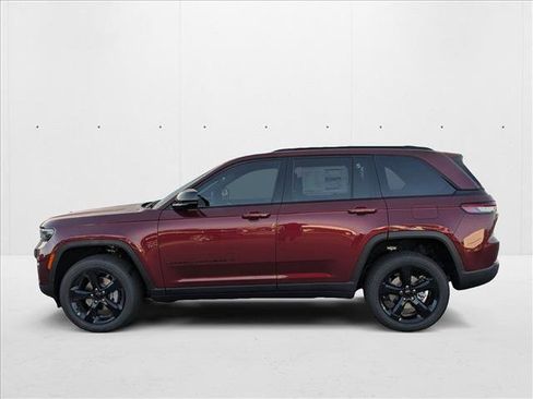 New 2025 Jeep Grand Cherokee Altitude image 5
