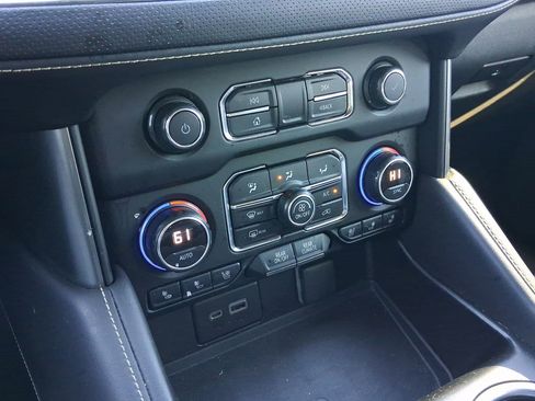 Used 2021 Chevrolet Tahoe Premier w/ Premium Package image 18