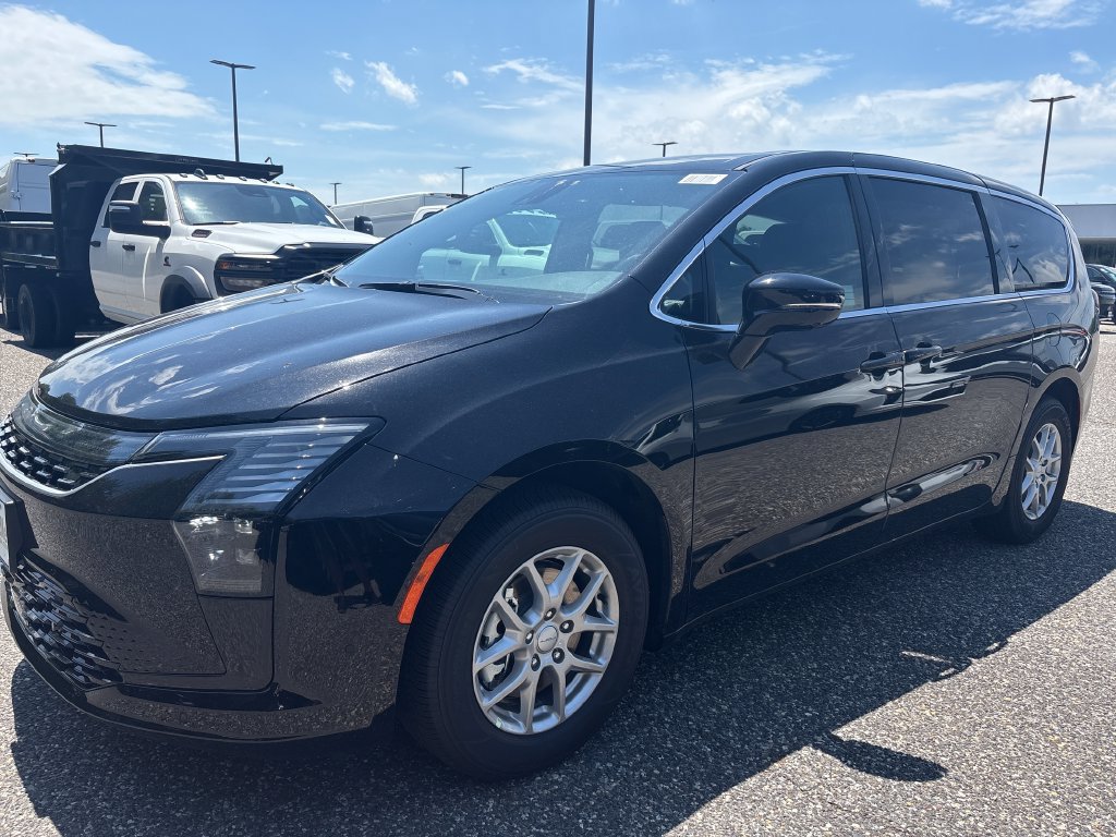 New 2027 Chrysler Pacifica Select FWD image 4