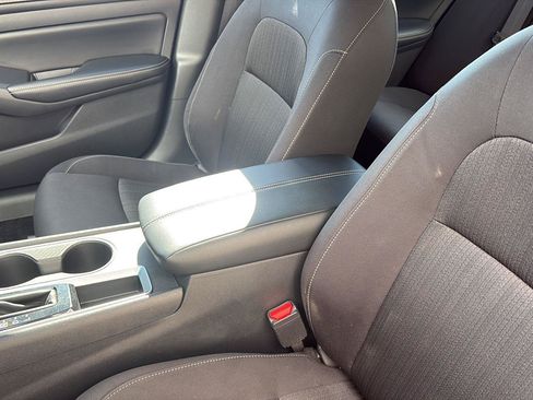 Used 2025 Nissan Altima 2.5 SV FWD image 19