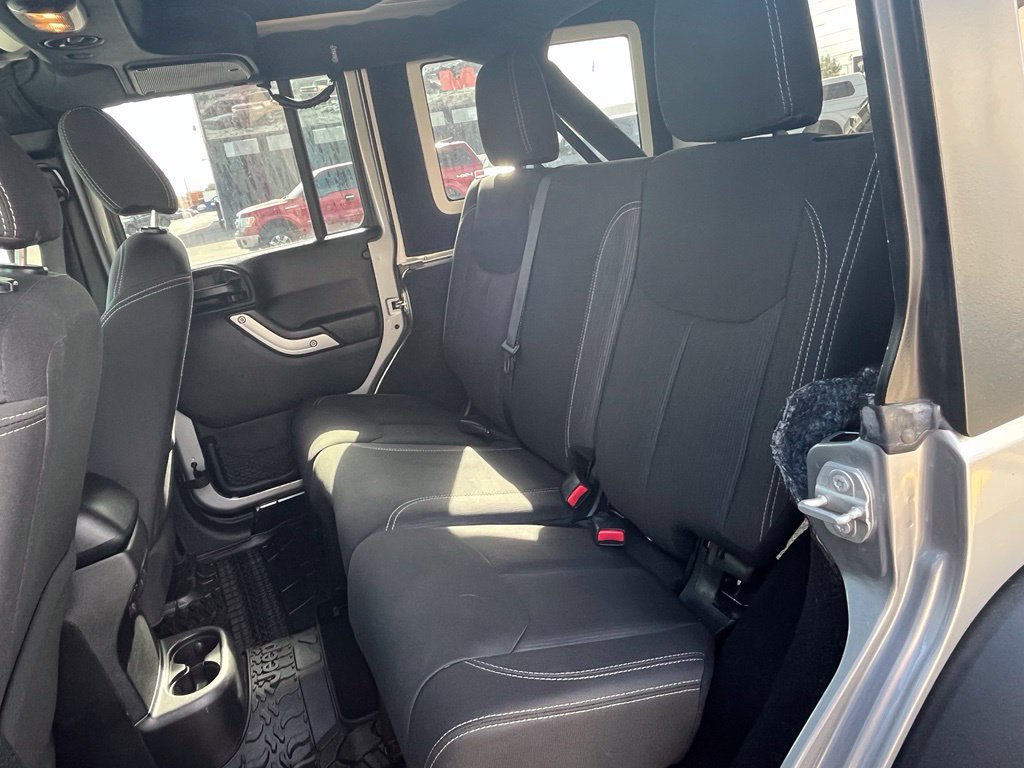 Used 2017 Jeep Wrangler Unlimited Rubicon w/ Cold Weather Group AWD/4WD image 8