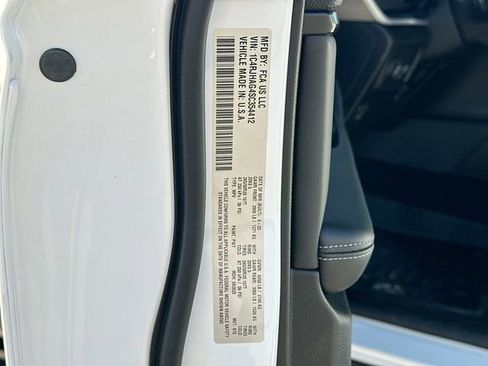 New 2025 Jeep Grand Cherokee Altitude AWD/4WD image 31