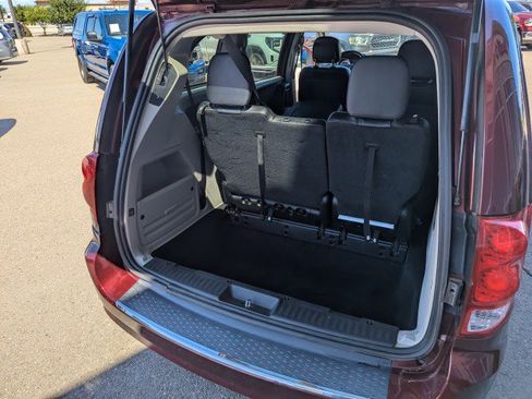 Used 2019 Dodge Grand Caravan SXT FWD image 28