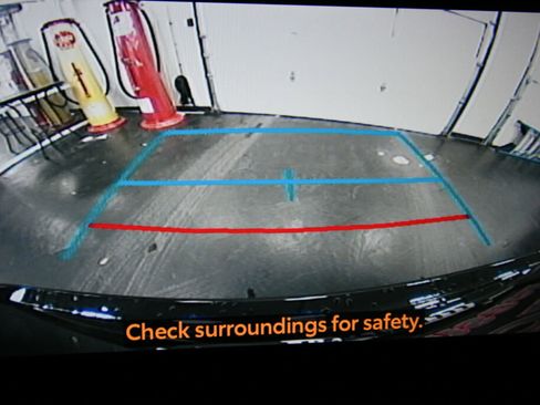 Certified 2023 Toyota Highlander XLE image 17