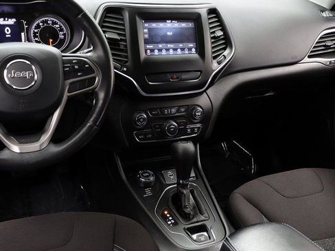 Used 2020 Jeep Cherokee Latitude w/ Cold Weather Group image 15