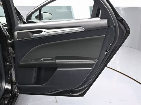 Used 2020 Ford Fusion SE image 37