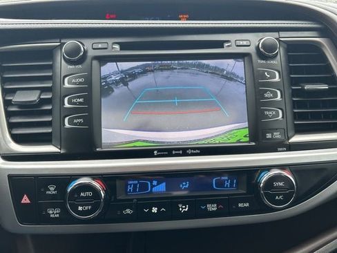 Used 2018 Toyota Highlander XLE image 28
