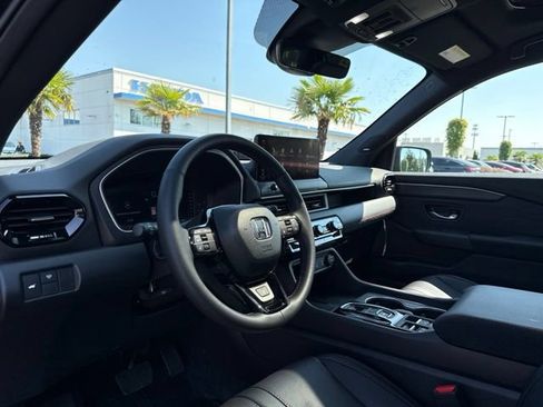Used 2026 Honda Pilot Black Edition image 10
