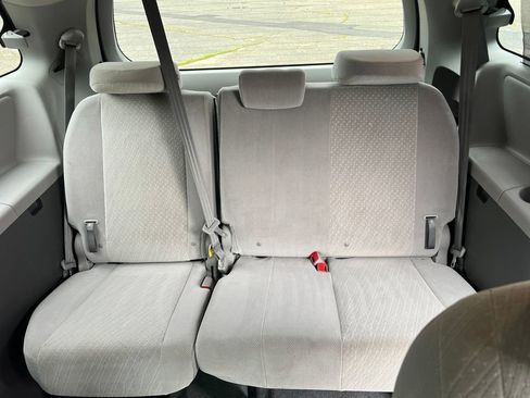 Used 2020 Toyota Sienna LE AWD/4WD image 23