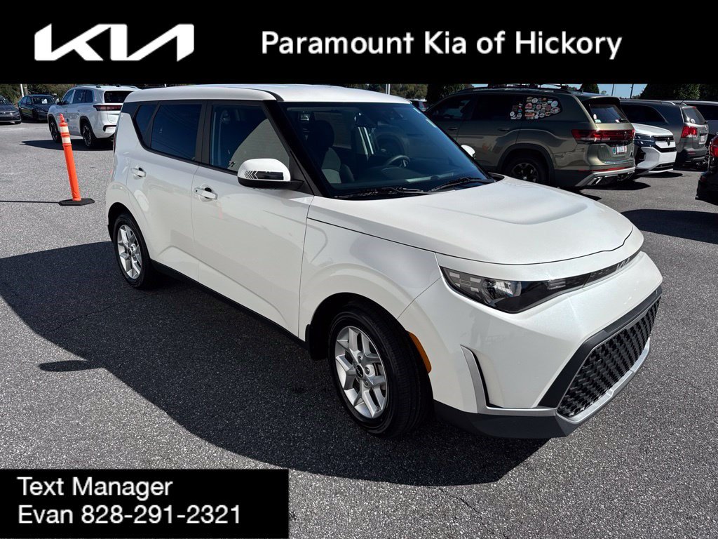 Used 2023 Kia Soul S FWD image 3