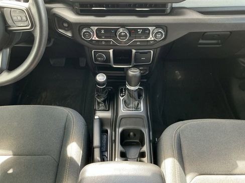 Used 2024 Jeep Gladiator Sport AWD/4WD image 10