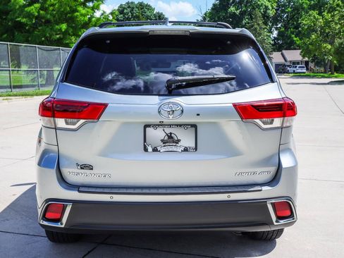 Used 2017 Toyota Highlander Limited AWD/4WD image 23