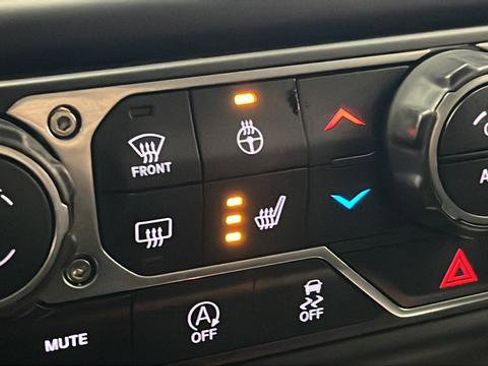 Used 2022 Jeep Wrangler Unlimited Rubicon w/ LED Lighting Group AWD/4WD image 20