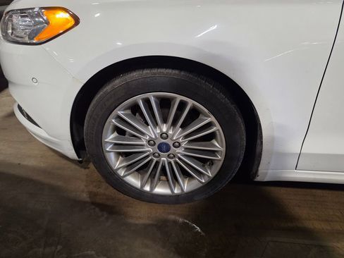 Used 2015 Ford Fusion SE w/ Equipment Group 202A FWD image 3