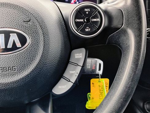 Used 2017 Kia Soul Base image 28