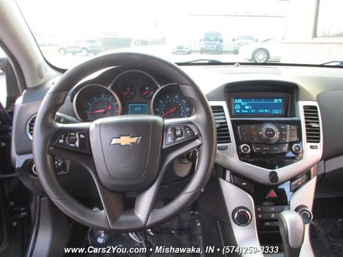 Used 2015 Chevrolet Cruze LT image 17