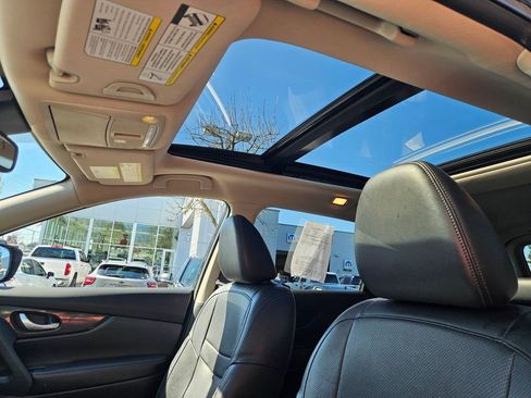 Used 2018 Nissan Rogue SL w/ Premium Package image 28