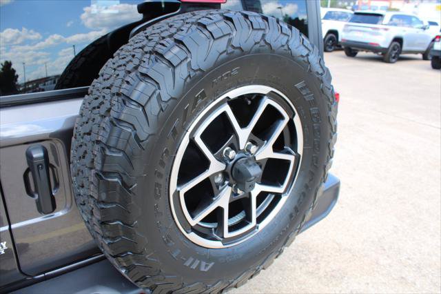 Certified 2025 Jeep Wrangler Rubicon w/ Convenience Group AWD/4WD image 17