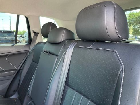 Used 2022 Volkswagen Tiguan SE image 9