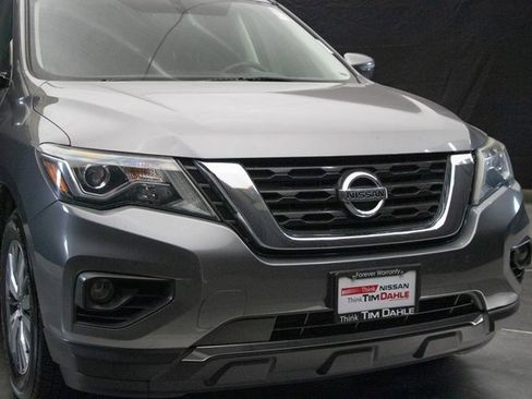 Used 2019 Nissan Pathfinder SV image 3
