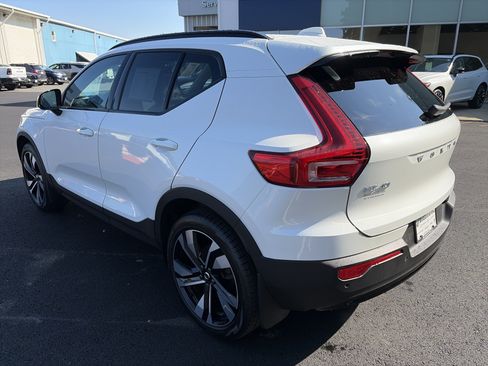 Used 2023 Volvo XC40 B5 Ultimate w/ Protection Package Premier AWD/4WD image 3