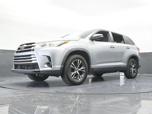 Used 2019 Toyota Highlander LE FWD image 53
