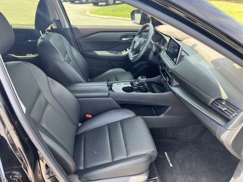 Certified 2023 Nissan Rogue SV w/ SV Premium B Package FWD image 17