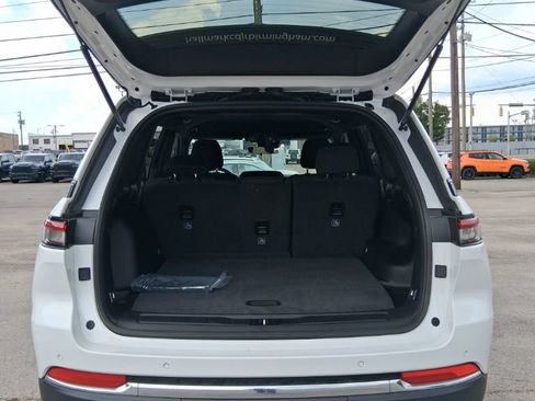New 2026 Jeep Grand Cherokee Laredo w/ Trailer Tow Package AWD/4WD image 19