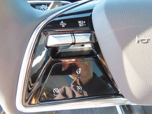 Used 2024 Cadillac Lyriq Luxury RWD image 19