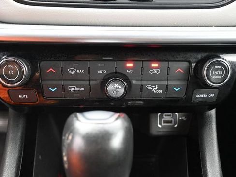 Used 2025 Jeep Compass Limited AWD/4WD image 26