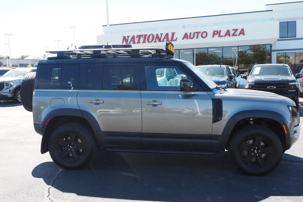Used 2021 Land Rover Defender 110 SE AWD/4WD image 4