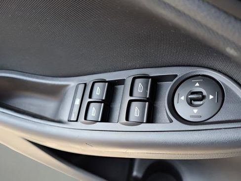 Used 2016 Ford Focus SE w/ SE Power Seat Package image 12