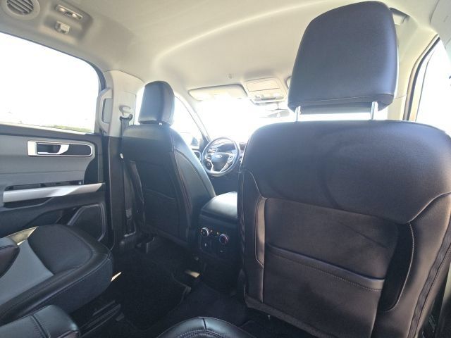 Used 2024 Ford Explorer XLT w/ Equipment Group 202A RWD image 17