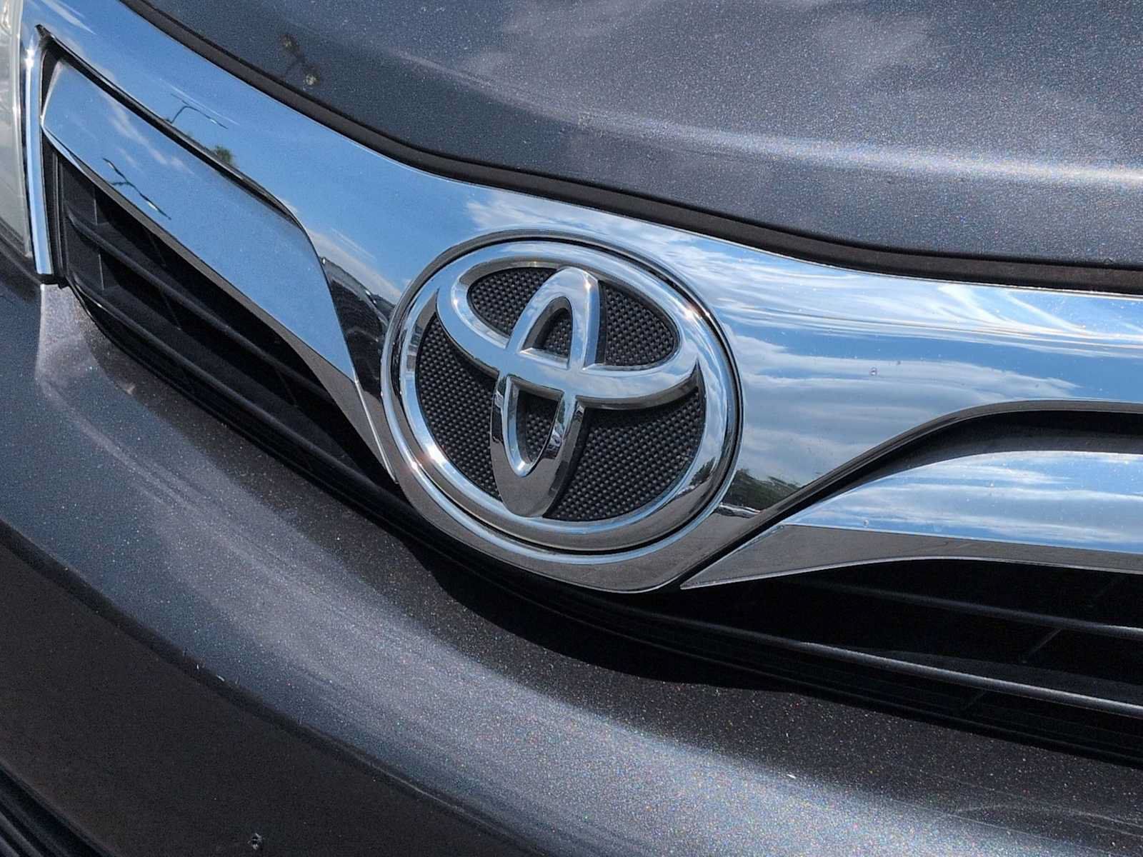 Used 2012 Toyota Camry LE FWD image 12