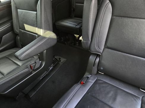 Used 2021 Chevrolet Suburban LT w/ LT Signature Package image 15