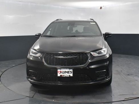 New 2026 Chrysler Pacifica Limited image 2