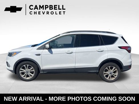Used 2018 Ford Escape SE w/ SE Sync 3 Package FWD image 2