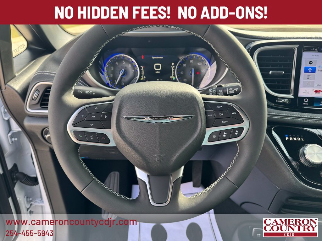 New 2025 Chrysler Pacifica Select FWD image 14