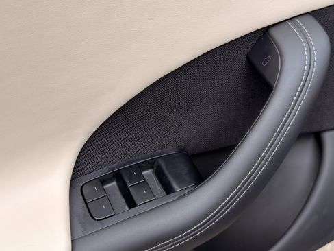 Used 2025 Tesla Model S image 27