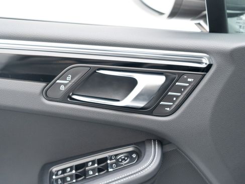 New 2026 Porsche Macan image 21