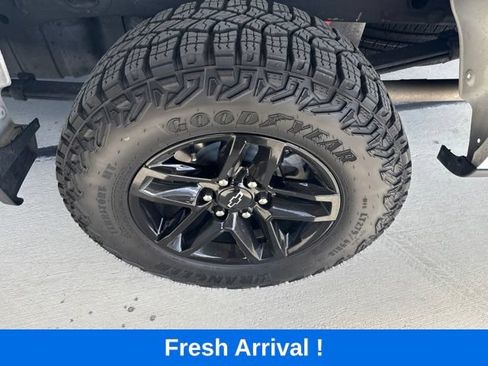 Used 2024 Chevrolet Silverado 1500 Custom Trail Boss w/ LPO, Dark Essentials Package AWD/4WD image 19