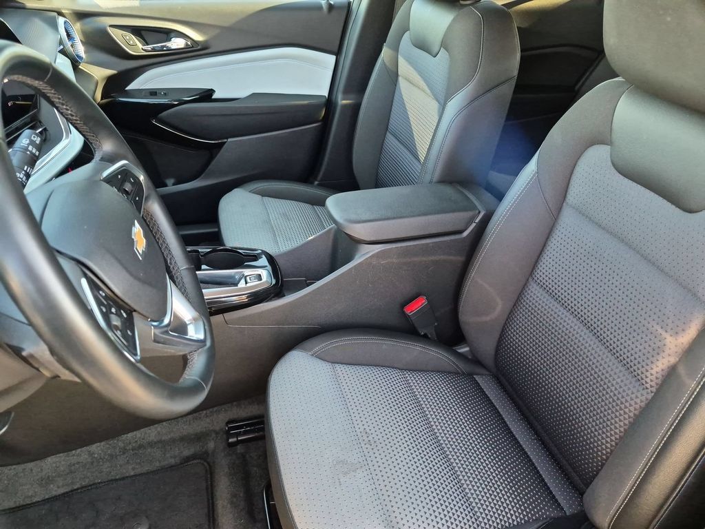 Used 2025 Chevrolet Trax LT w/ LT Convenience Package FWD image 25
